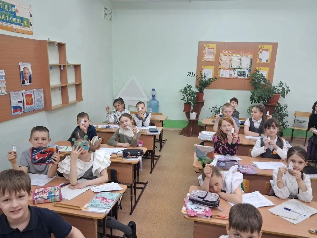2 В класс сегодня на уроках отправился в путешествие в космос. Необыкновенные космические упражнения