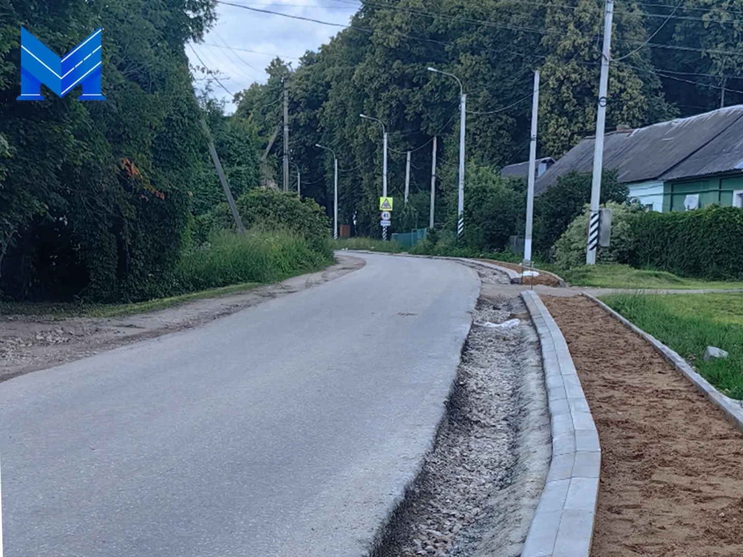 В деревне Красный городок Ферзиковского округа продолжаются работы по обустройству трот...