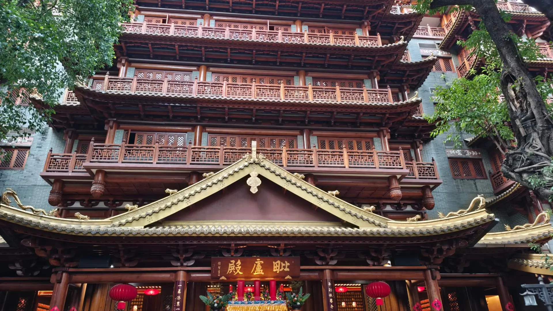 Недавно зашёл в храм Большого Будды (大佛寺, Dàfó Sì) — это в самом центре Гуанчжоу, прямо...