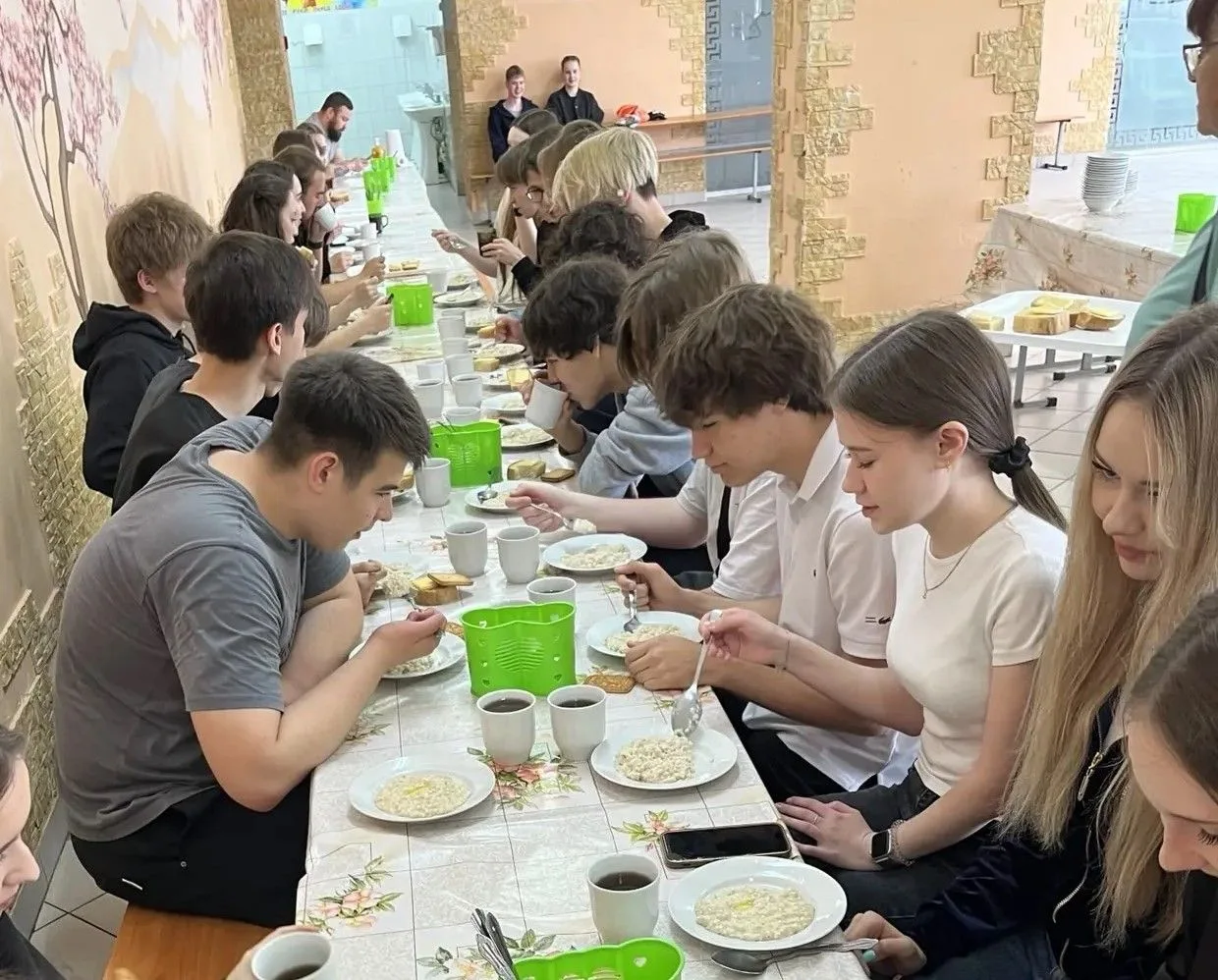 Основой основ любого отдыха и отличного времени для ребёнка является, конечно же, вкусная еда! Наход