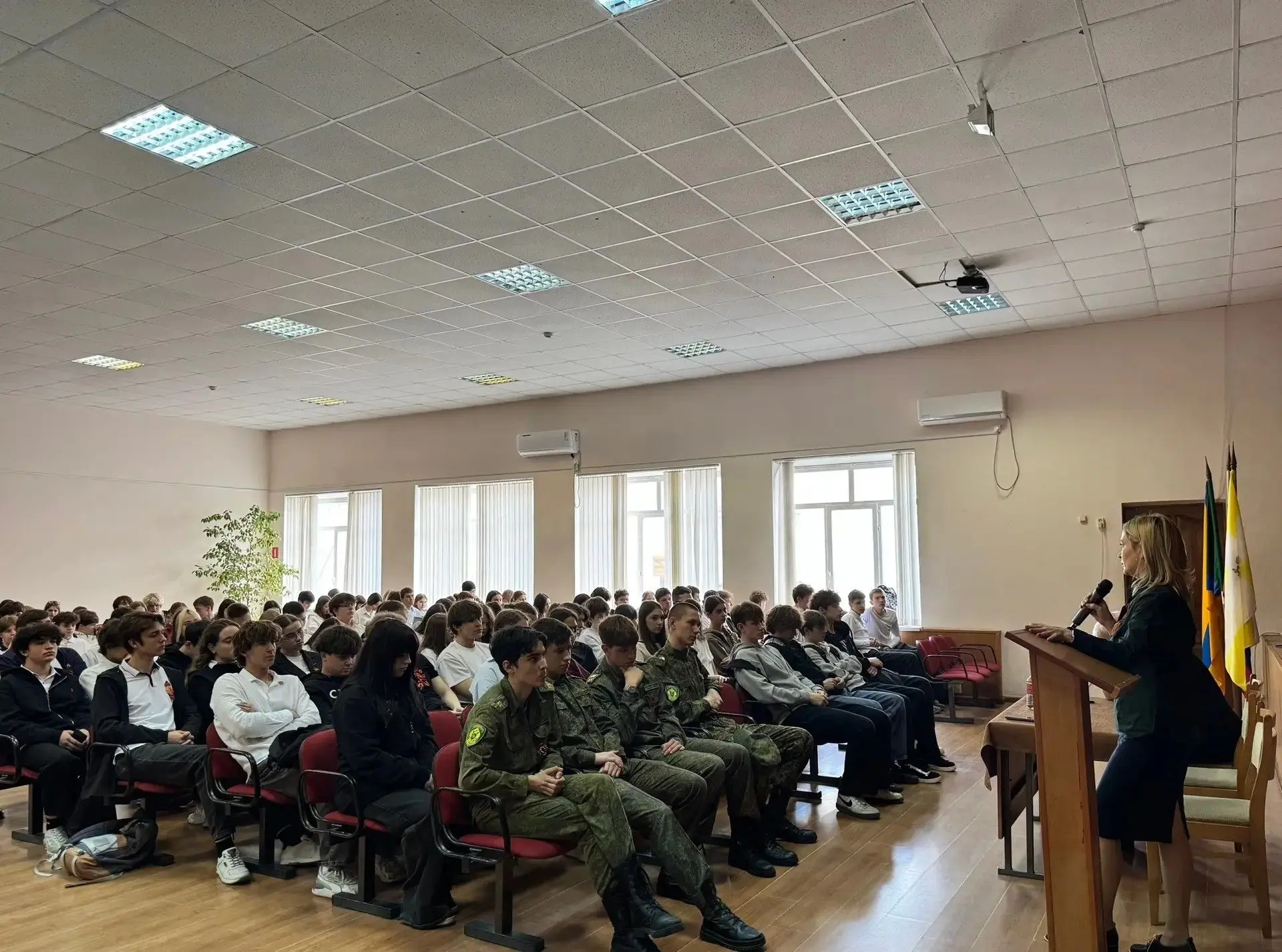В Невинномысске завершился цикл встреч с учащимися  общеобразовательных учебных организаций.  Беседы