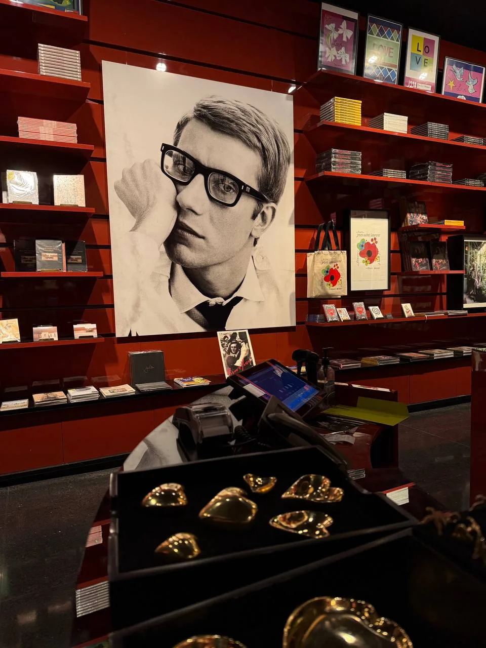 Марракеш, искусство, любовь! ❤️ Погрузился в красоту и искусство музея Yves Saint Laurent. Сначала м
