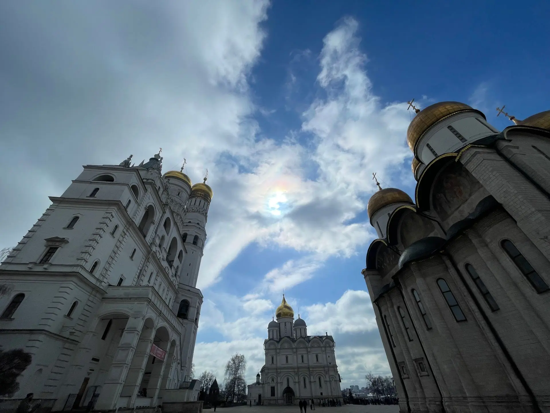 Ученики 9 «Ж» посетили с экскурсией Оружейную палату московского Кремля.  Ребята познакомились с пре