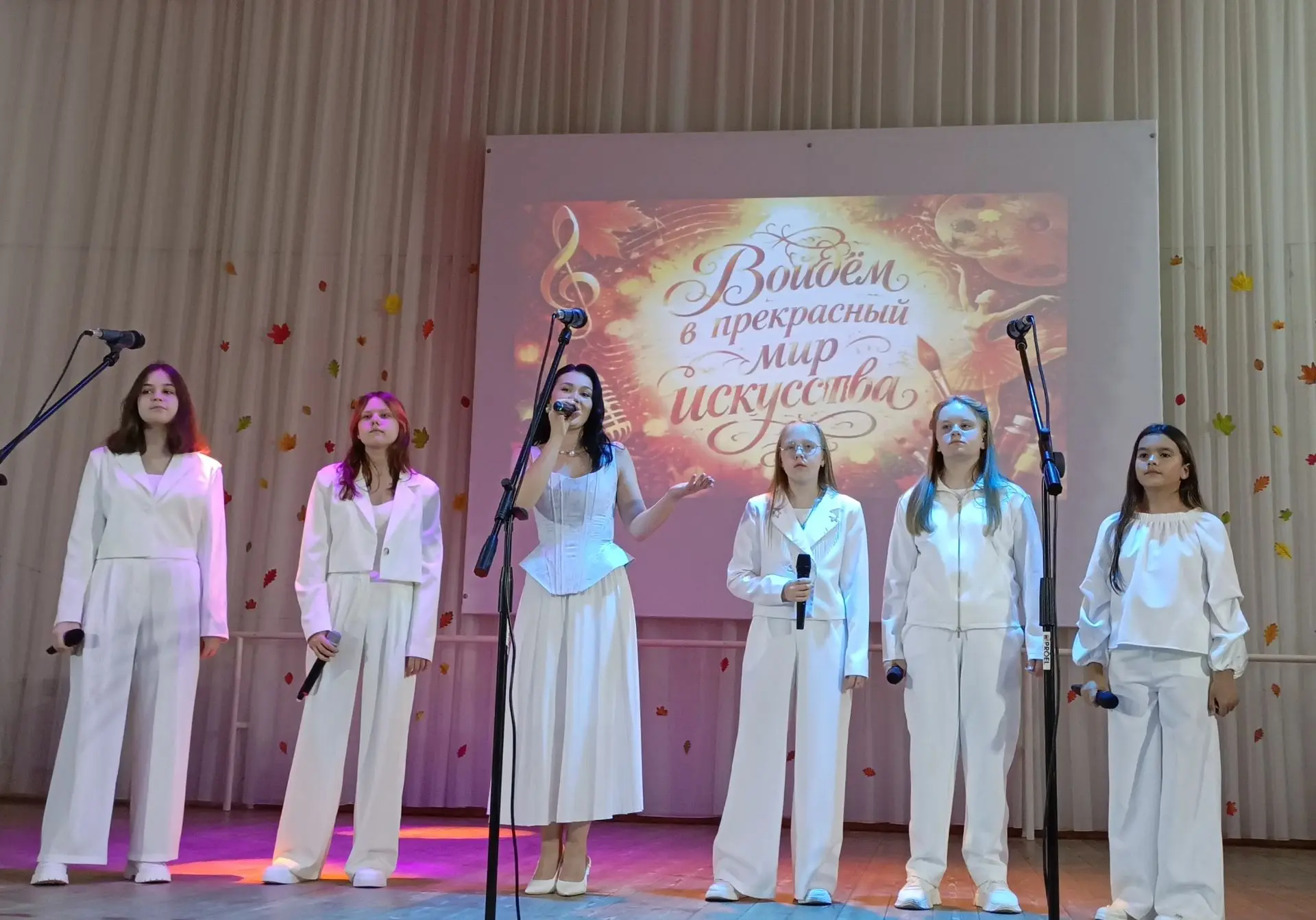 Сегодня Кирсановская детская школа искусств вновь распахнула свои двери для всех, кто г...