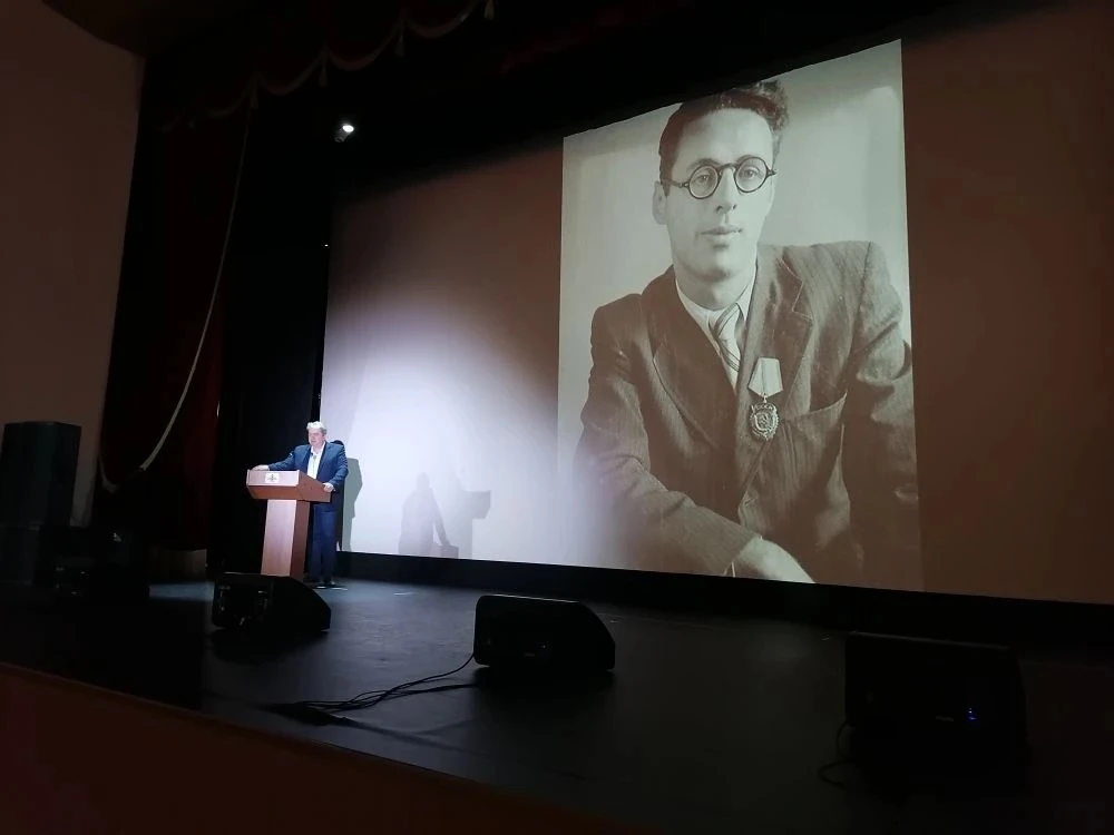 Сегодня наши пятиклассники стали участниками увлекательного кинолектория, посвященного истории нашей