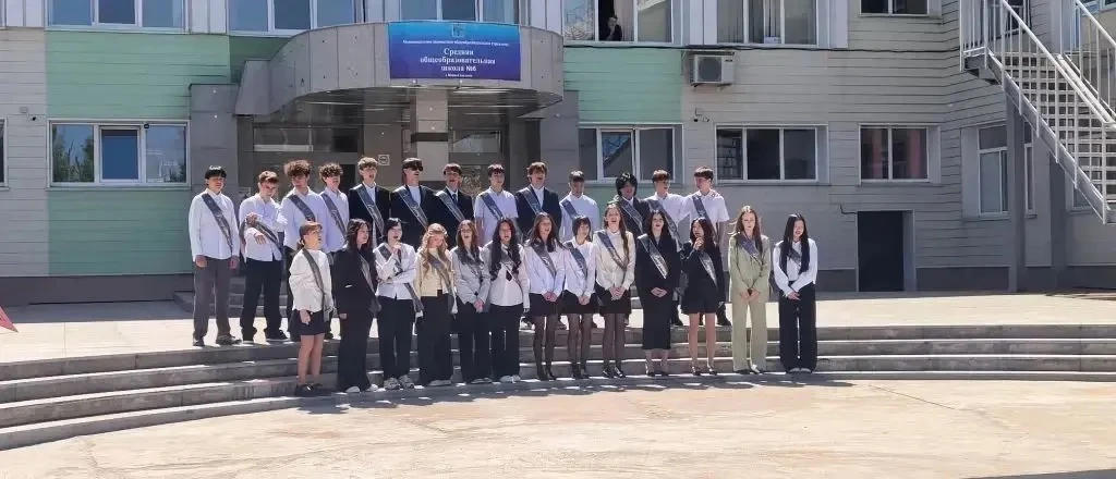 💐Трогательный праздник юности: торжественная линейка прошла для девятиклассников МАОУ СОШ №6 г.   Юж
