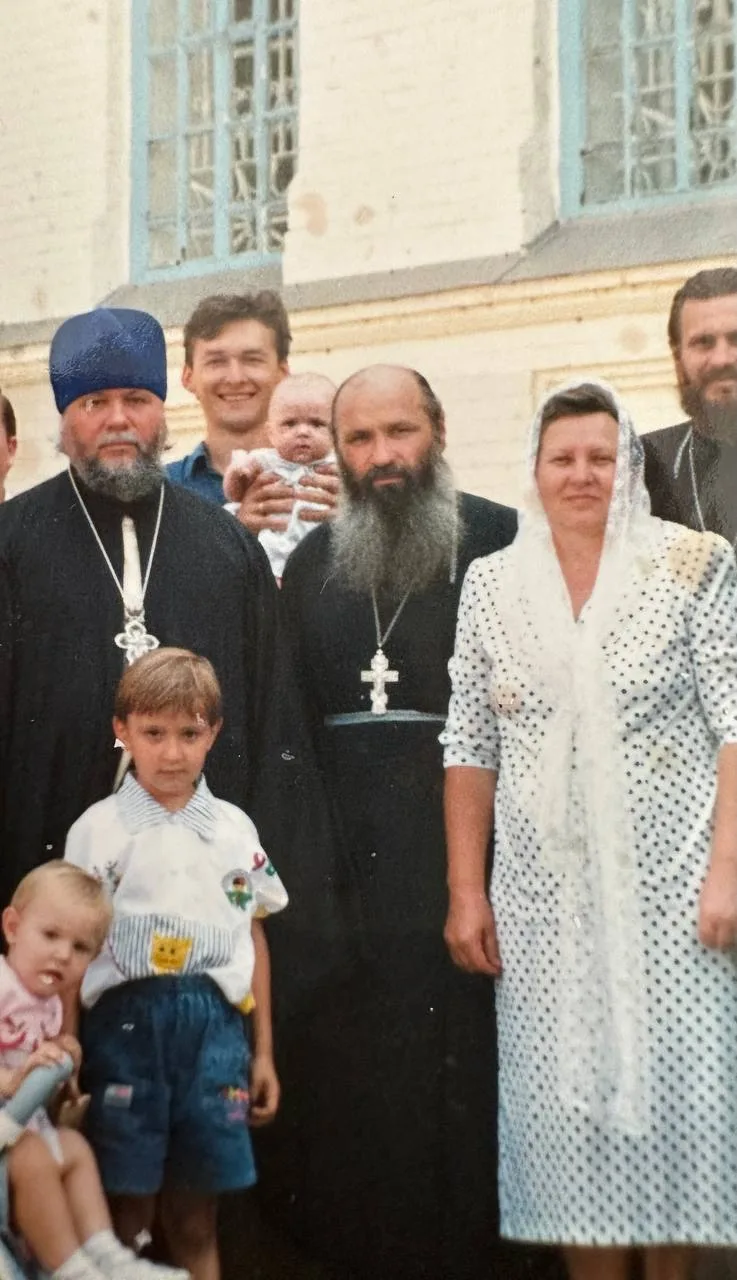 Воспоминания…

Мой папа служил на двух сельских приходах. Первый приход был в селе Николаевка, где о