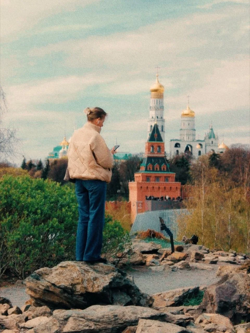 Этот город никогда не спит, но иногда он замирает, чтобы ты успел сделать вдох 💫