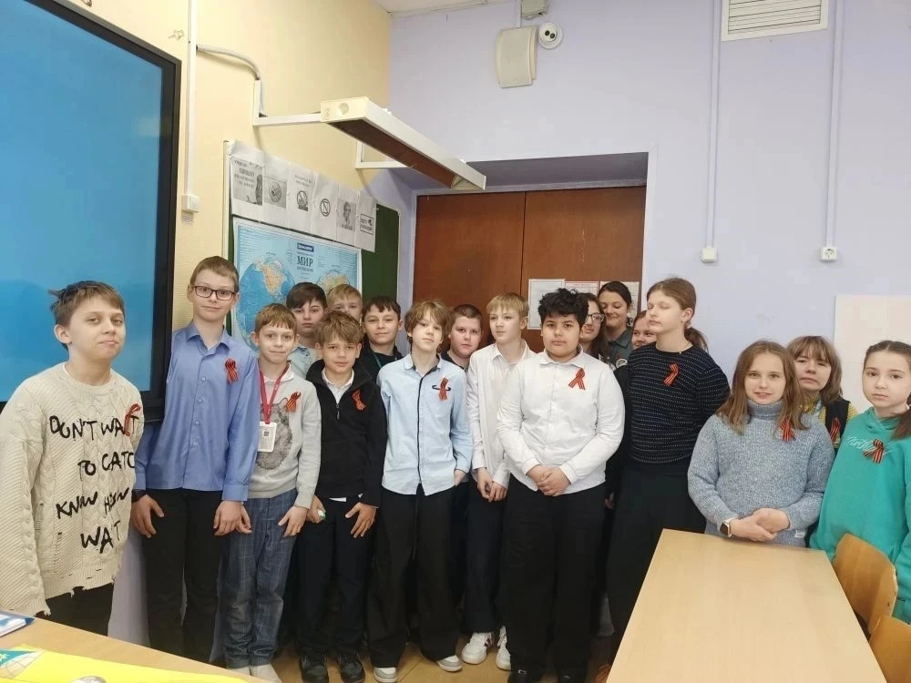 🎆 Акции «Георгиевская ленточка» и «Письмо солдату» стартовали в нашей школе!  Первыми присоединились
