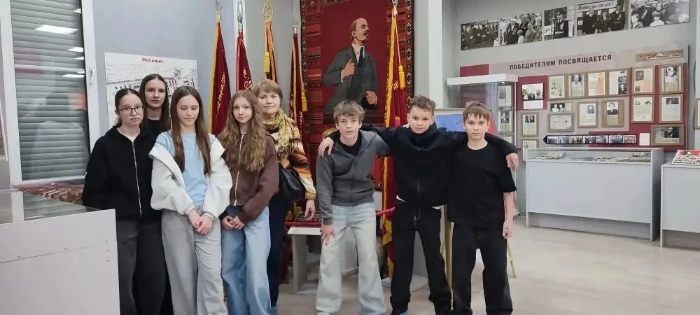 9 апреля учащиеся 7 В класса посетили Музей города, где ребятам рассказывали о микрорайонах Лобни и 