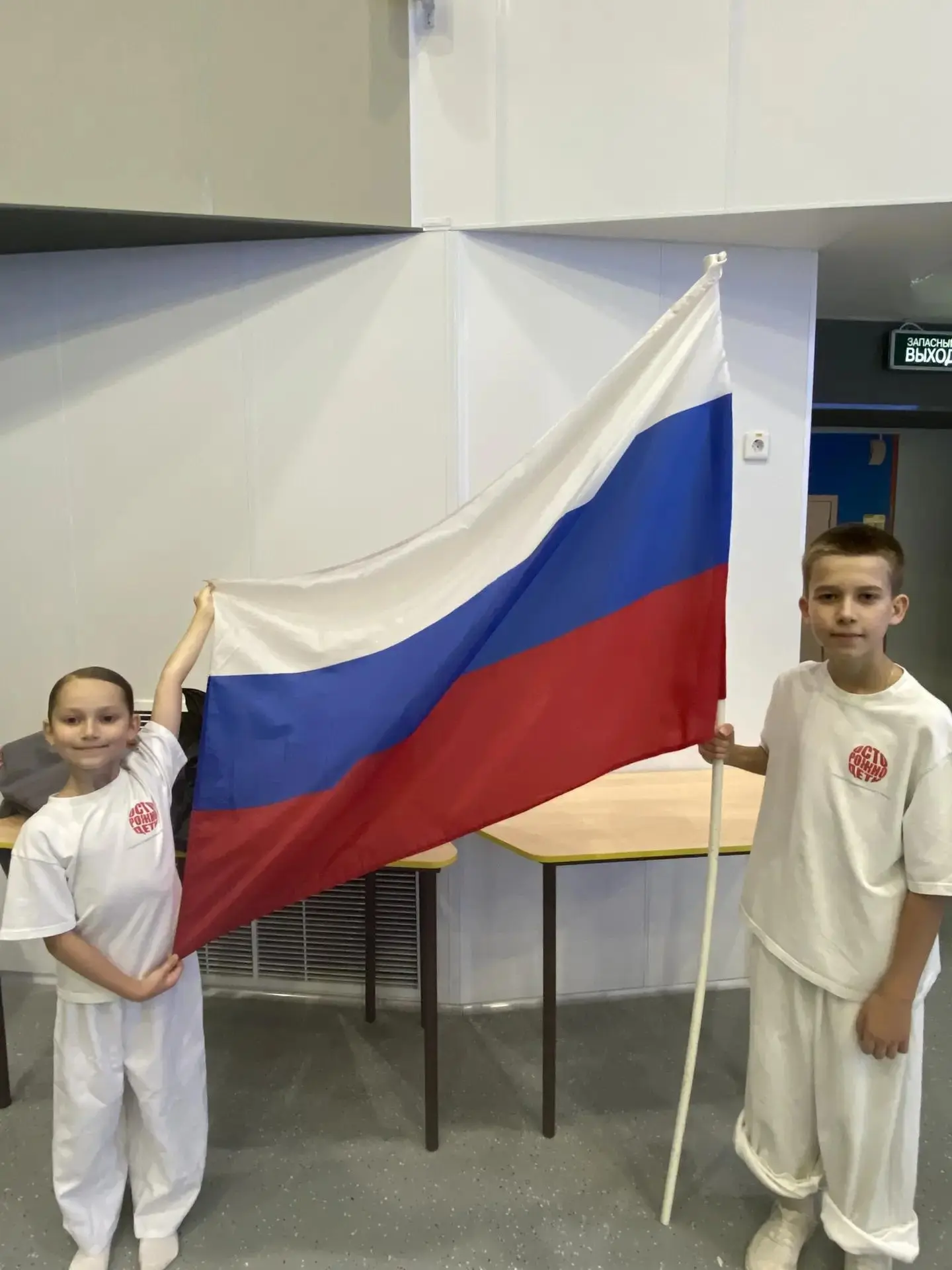 Семья Иванчевых (3А и 8А) присоединилась к праздничной акции. Идет подготовка к установ...