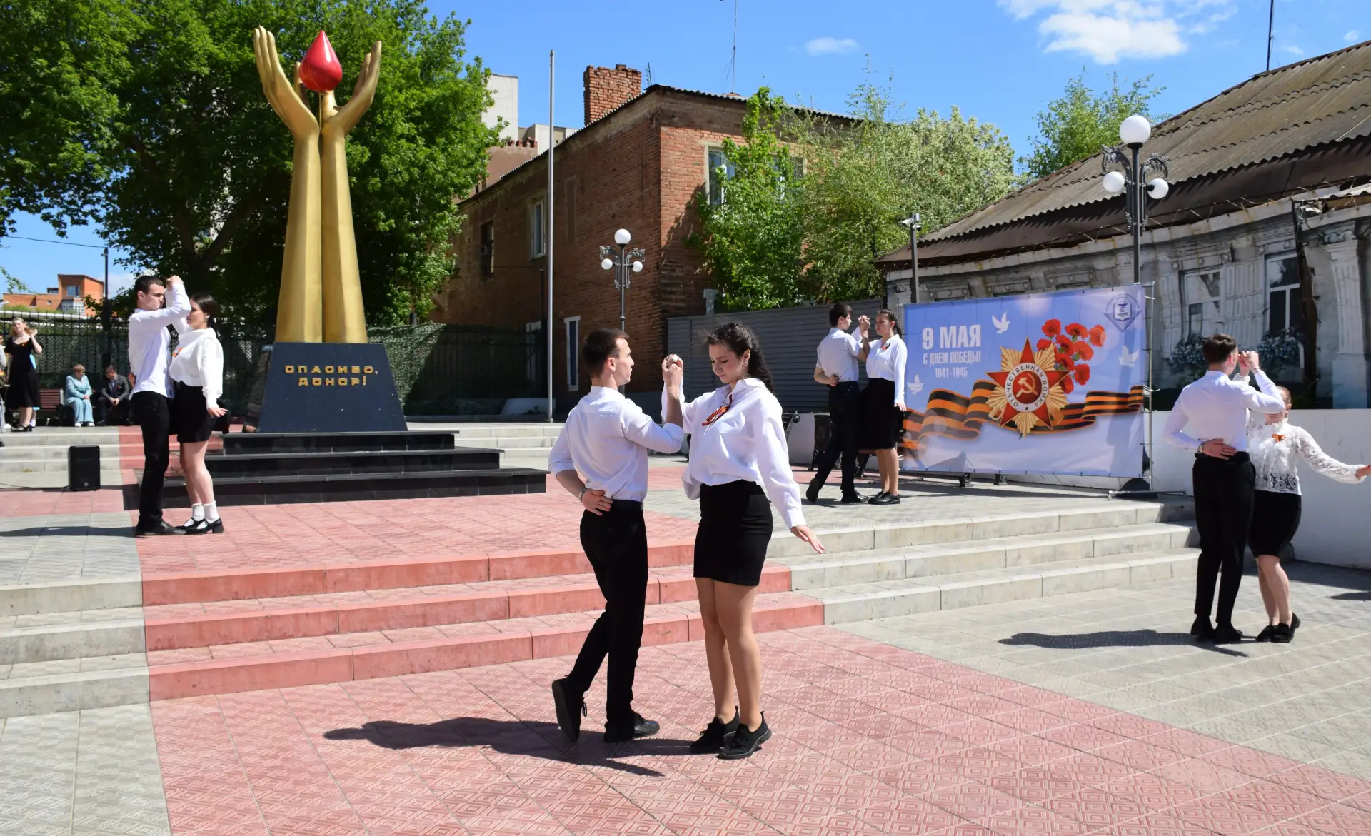 В День Победы с горожанами встречались творческие коллективы ОрГМУ  9 Мая стал настоящим праздником 