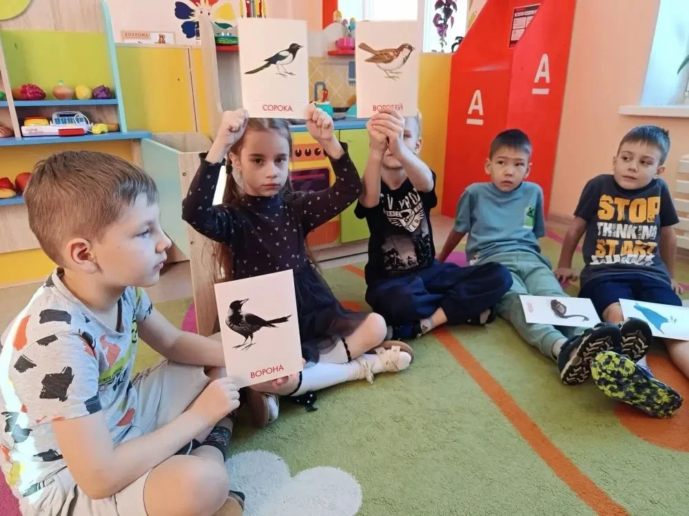 🪁👧👦В подготовительной группе игра становится более сложной и многогранной. Её цель — не просто ра
