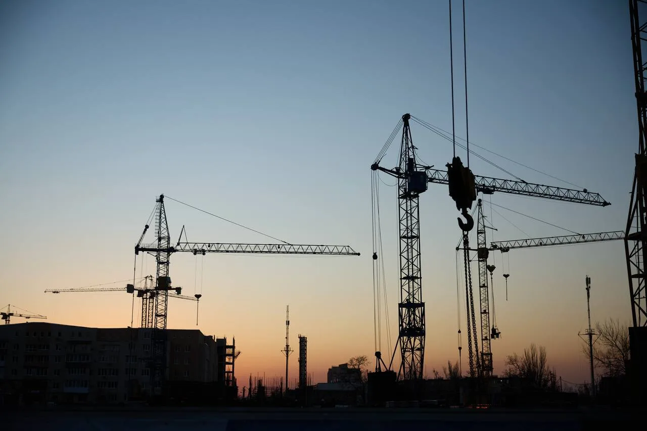 🏘️ В новых регионах выданы разрешения на строительство около 2 млн квадратных метров жилья.

В ДНР,
