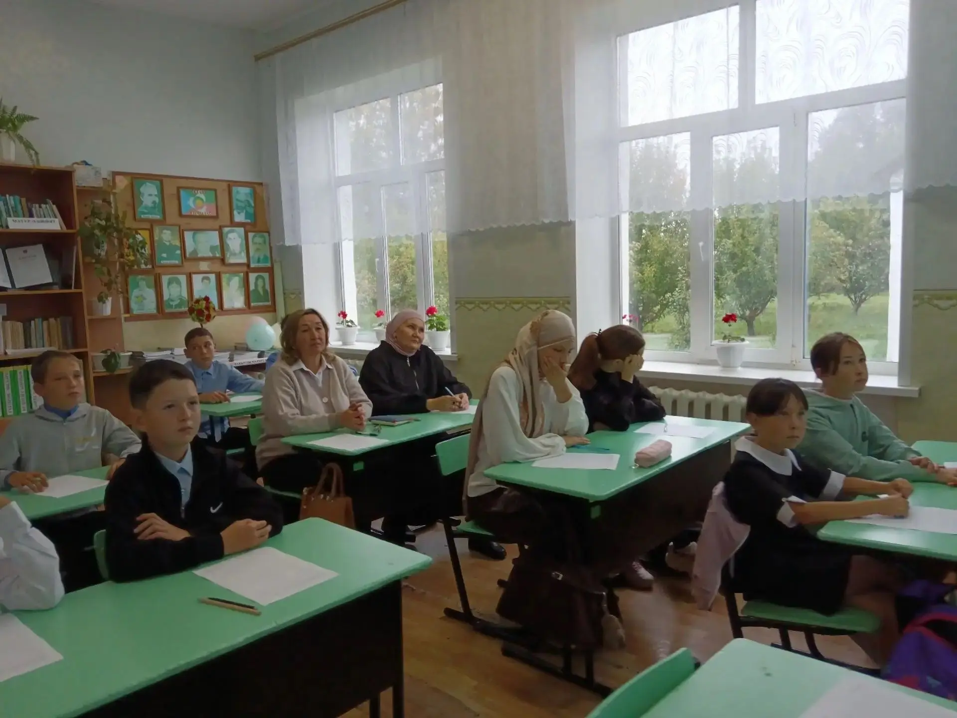 Сегодня , 8 сентября , учащиеся школы написали диктант .Диктант приурочен ко Дню языков...