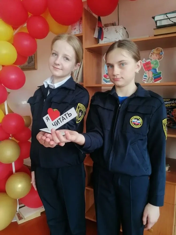 Сегодня в нашей школьной библиотеке был настоящий праздник добра и творчества. Здесь регулярно прово