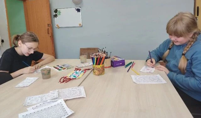 🎨 Сегодня в Доме культуры прошел мастер-класс «Сувенир для бабушки».