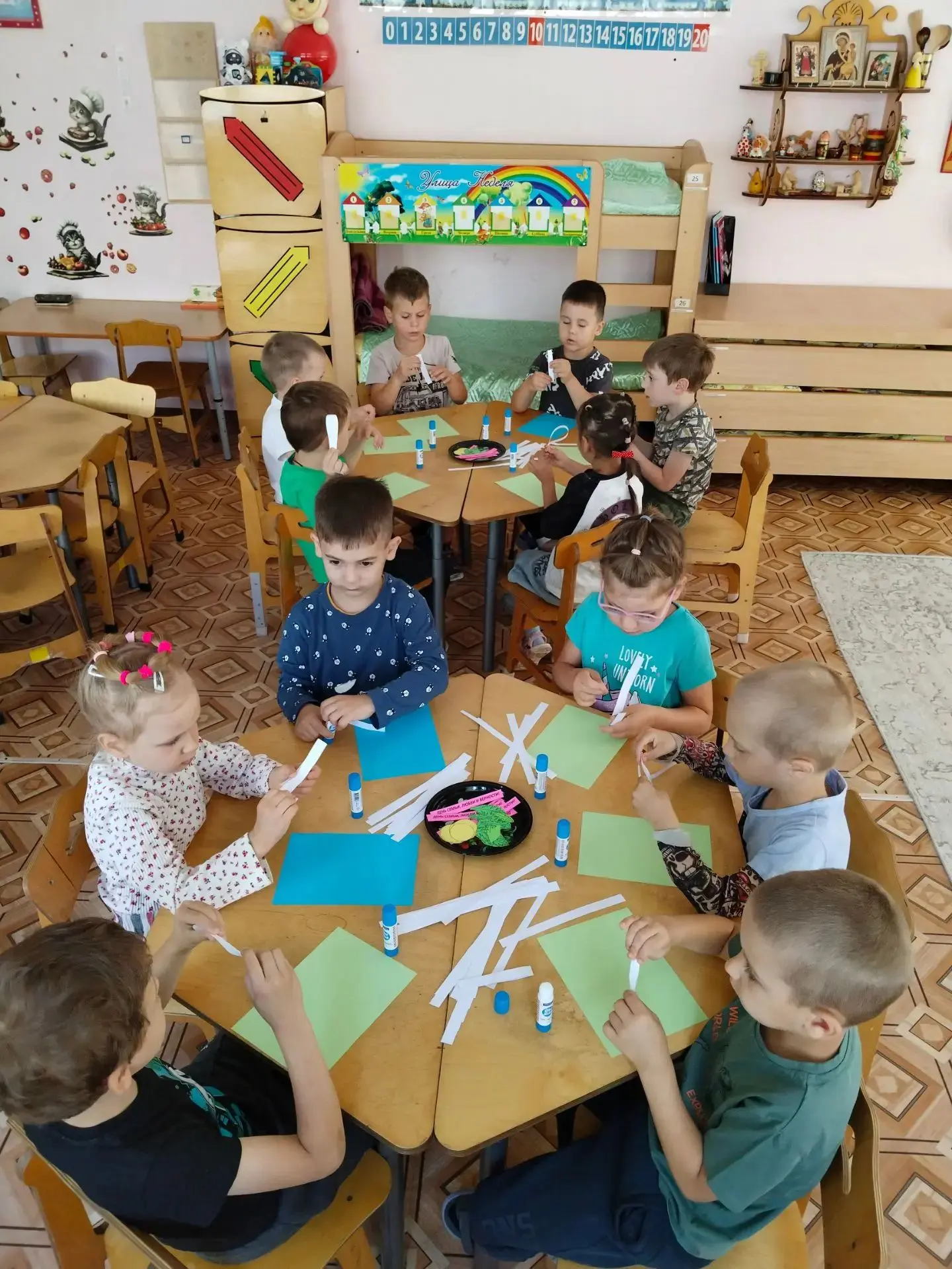 МБОУ СОШ №13 имени В.А. Джанибекова ГОЩ структурное подразделение: «Детский сад «Рябинушка»
В День с