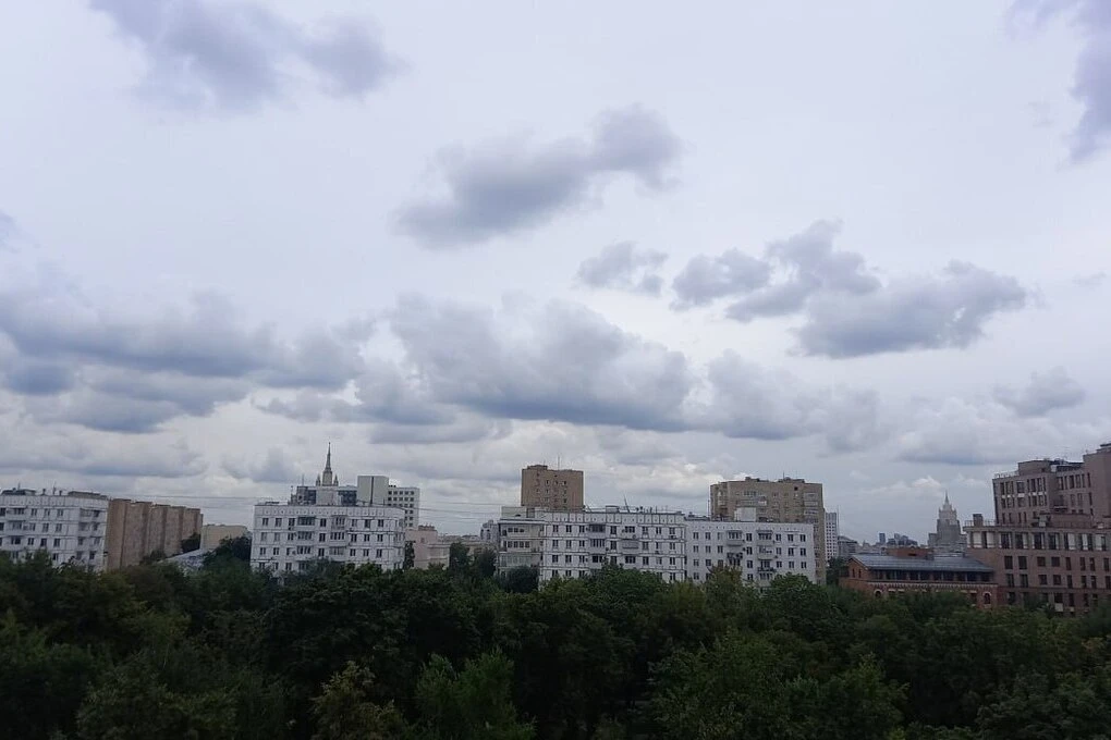 🌡 14 сентября 2026 в Москве ожидаются небольшие дожди.