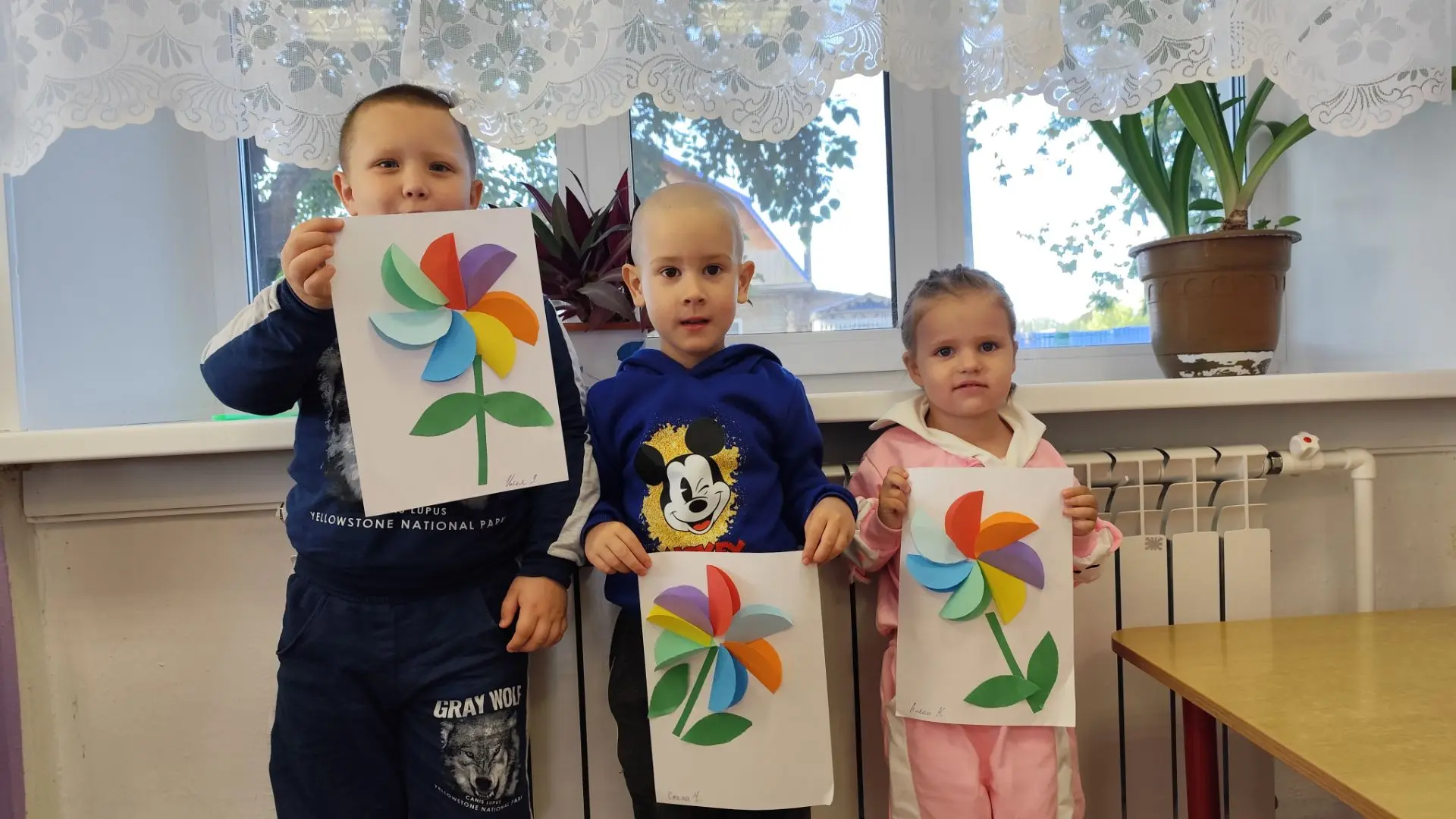 🎨🌈 Дети познакомились с цветиком-семицветиком — волшебным цветком, который учит добру...