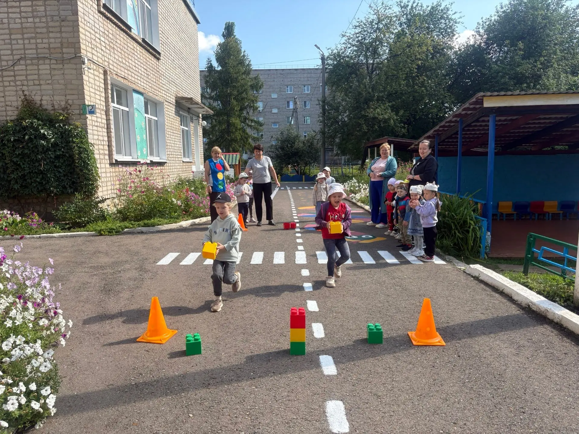 В нашем детском саду прошло тематическое мероприятие, посвященное Дню светофора. Этот п...