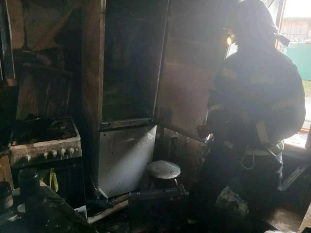 В Белокаменном из задымленного дома спасли 12 человек, двое жильцов пострадали