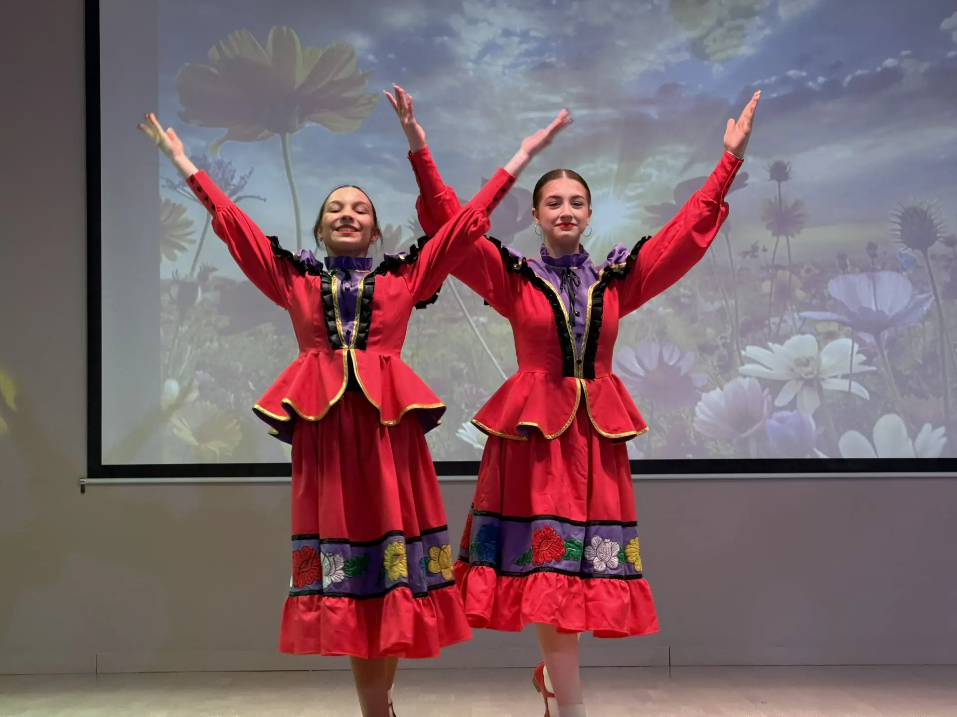 🌷В преддверии Международного женского дня ❣️ ученики нашей школы подготовили для учителей  трогатель