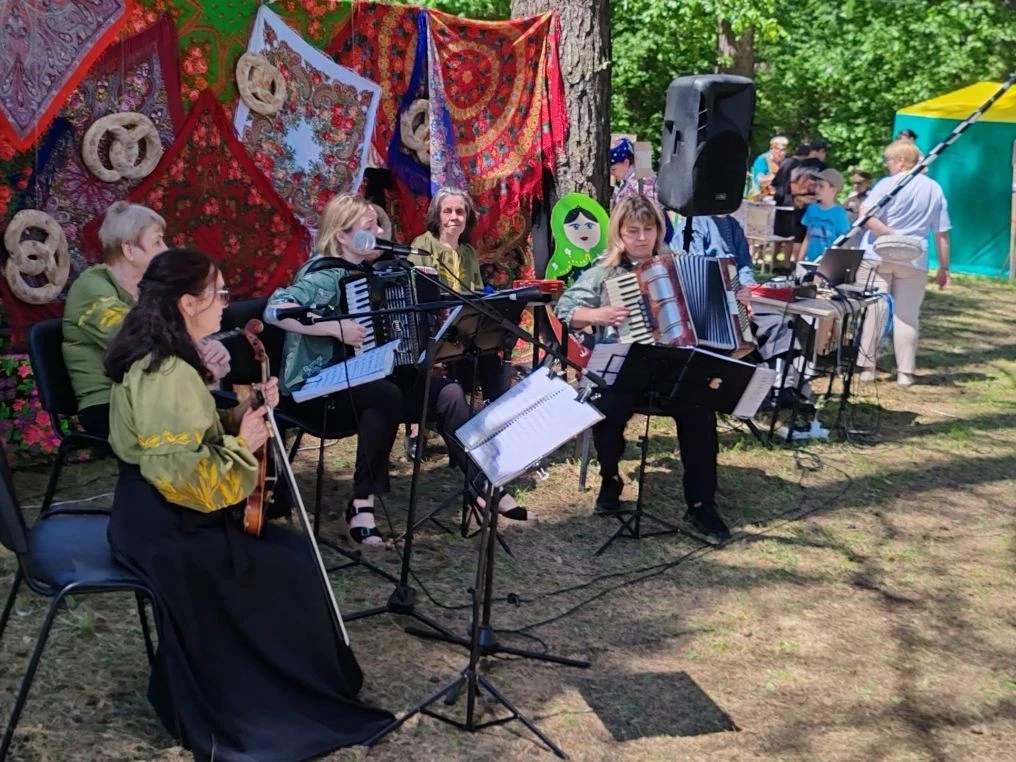 ✨"Музыкальная лавка"✨

🎶 В минувшие выходные берег реки Лебяжья наполнился невероятной атмосферой г