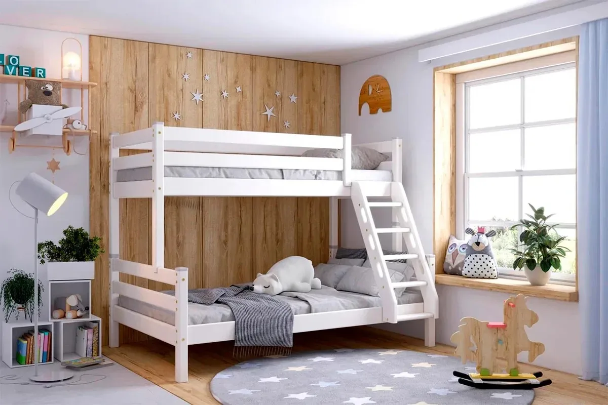 Двухъярусная кровать 🛌 из массива сосны в белом цвете.