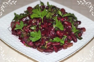 Салат с фасолью и свеклой