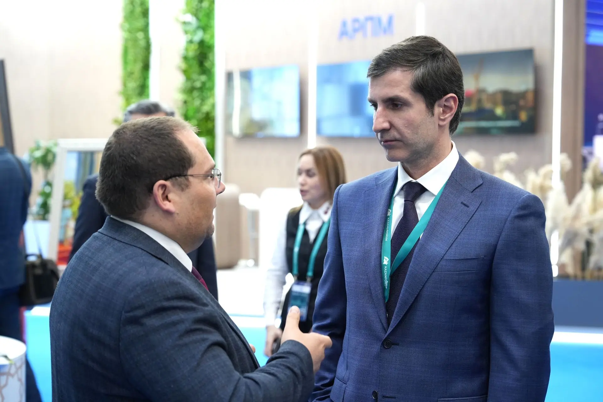 На @KazanForum жизнь кипит — знакомимся со стендами других регионов, смотрим культурную...