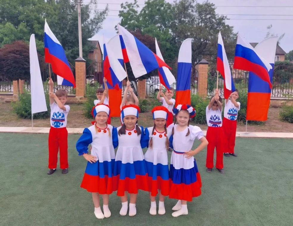 🇷🇺🇷🇺🇷🇺 С ДНЕМ 
РОССИИ!!! 🇷🇺🇷🇺🇷🇺
Сегодня особенный праздник - день нашей великой и необъя