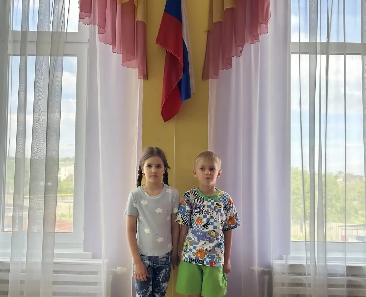 🇷🇺 По традиции утро понедельника в нашем ДОУ начинается с поднятия флага Российской Ф...