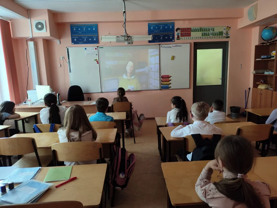 ♻️🌱♻️ Наша школа продолжает принимать участие во Всероссийской акции "Экологический субботник. Зелён