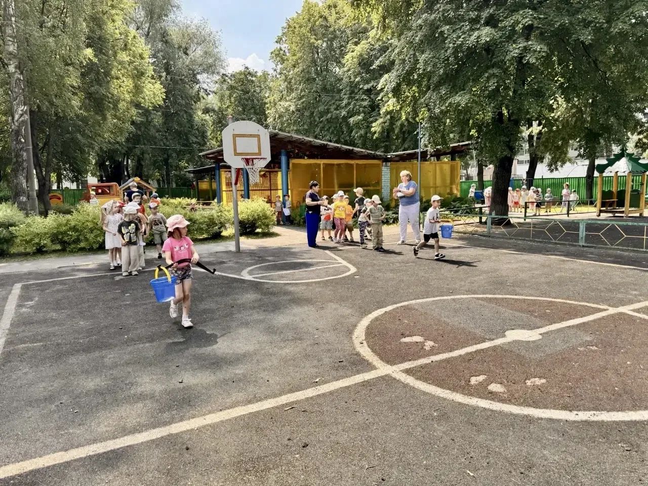 🇷🇺 Россия — Родина моя

🏟️ На спортивной площадке корпуса 9 (ул. Бестужевых, 12Д) прошёл праздник