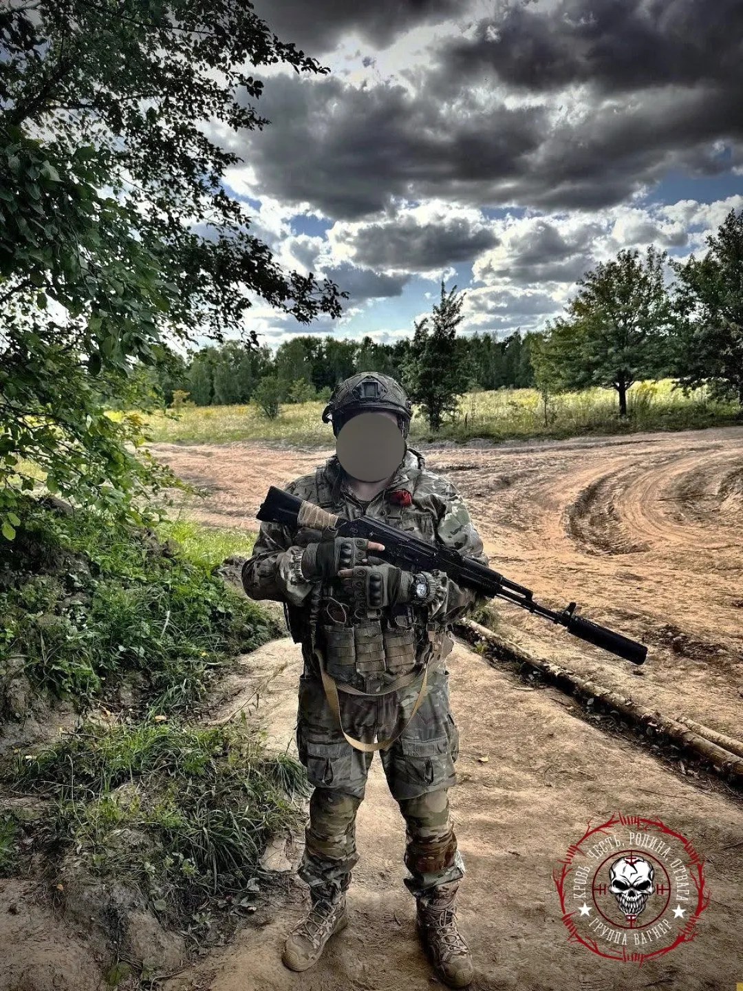 Боец 119-го парашютно-десантного полка передаёт боевой привет из зоны СВО 💪🇷🇺

📸Фото от подписчи