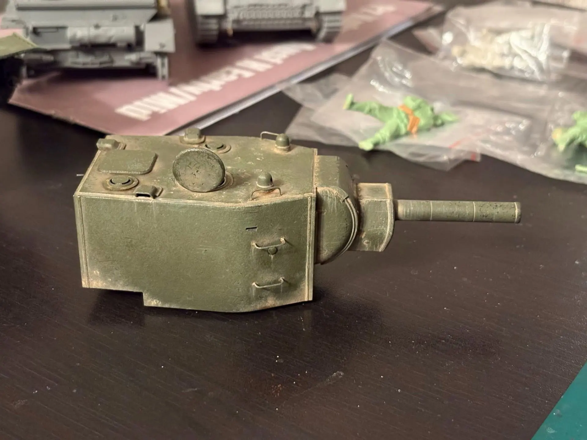 Советский тяжёлый танк КВ-2 (Tamiya, Crow Studio, авторские миниатюры, масштаб 1/35)