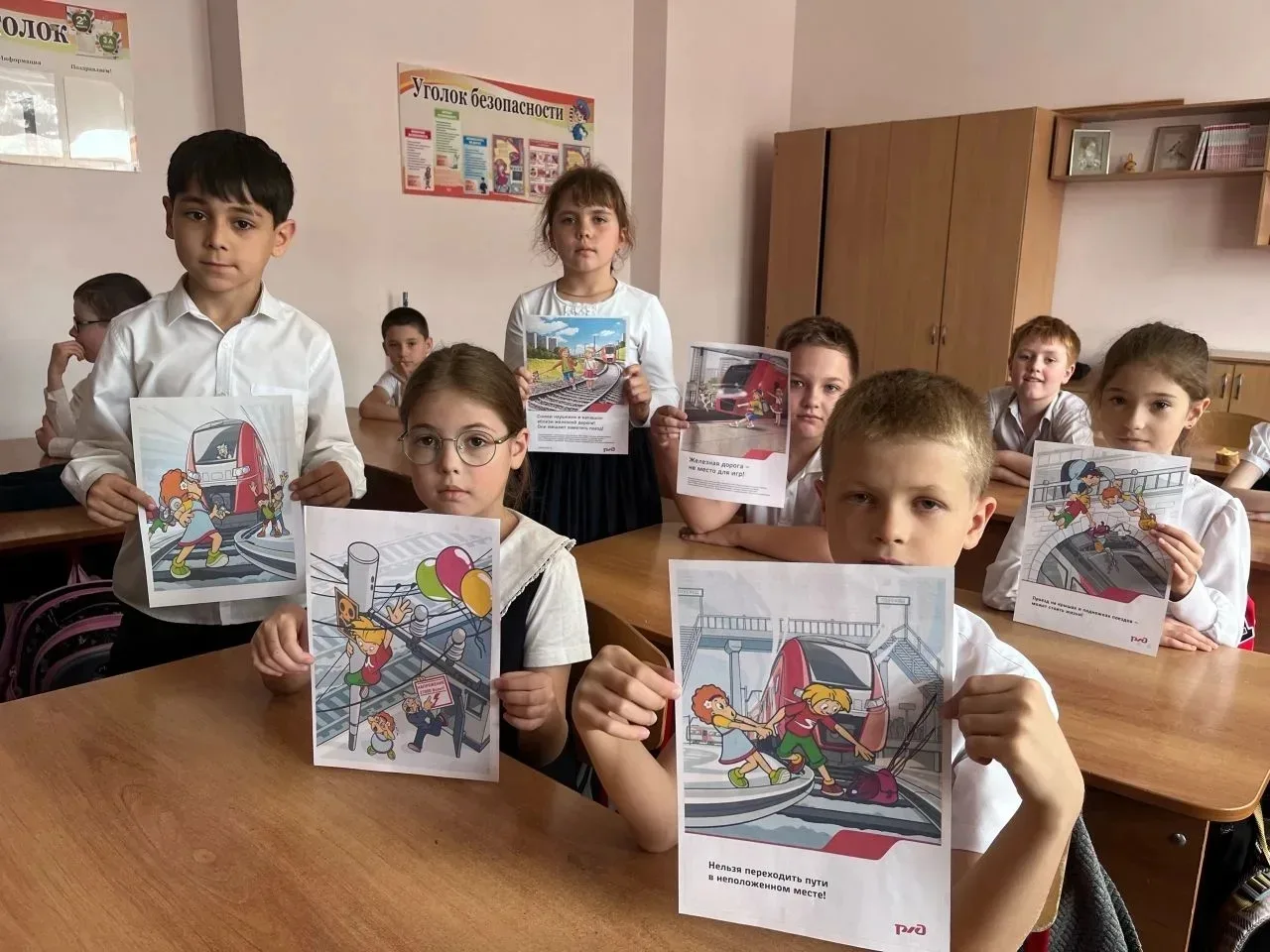 ⚠️ Железная дорога — зона повышенной опасности!   Железная дорога — не место для игр и беспечности. 