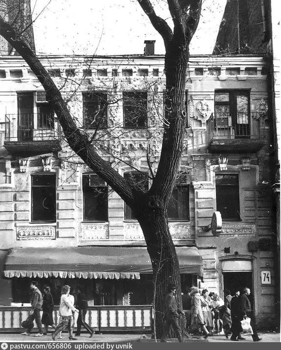 📸Только посмотрите на это фото, сделанное в 1993 году на Большой Садовой, 74 (Энгельса)