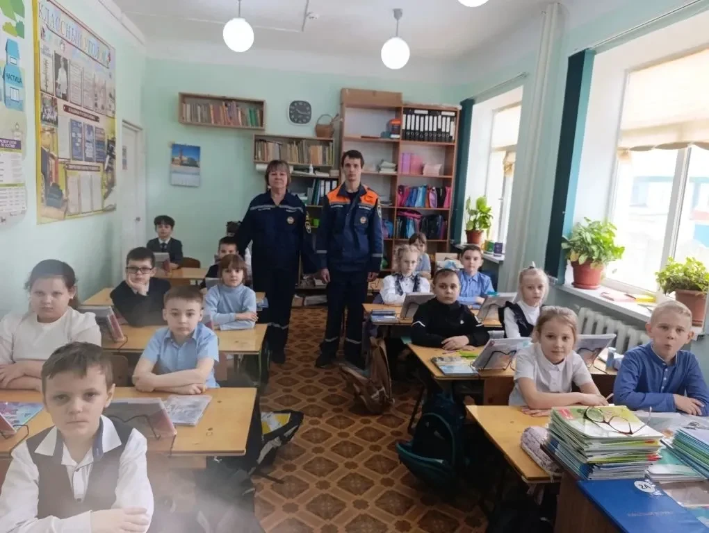 ❄️ Зима – прекрасное время для игр, но и время повышенной опасности на водоемах. Чтобы наши дети был
