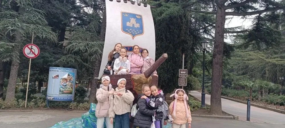 🚌Ученики 3-Е класса в рамках весенней пришкольной площадки посетили дельфинарий «Немо» и дендропарк 