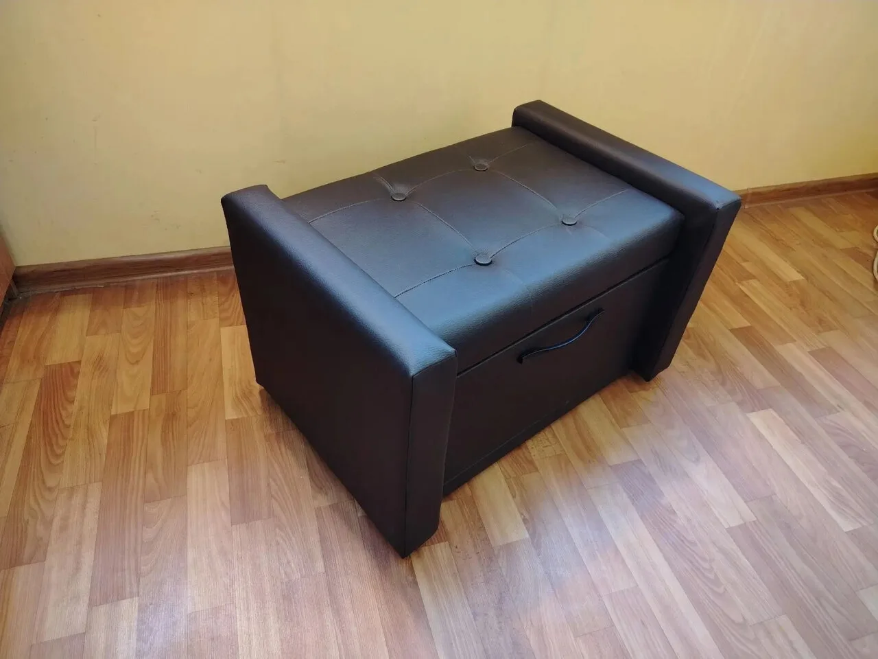 Продам банкетку с выдвижным