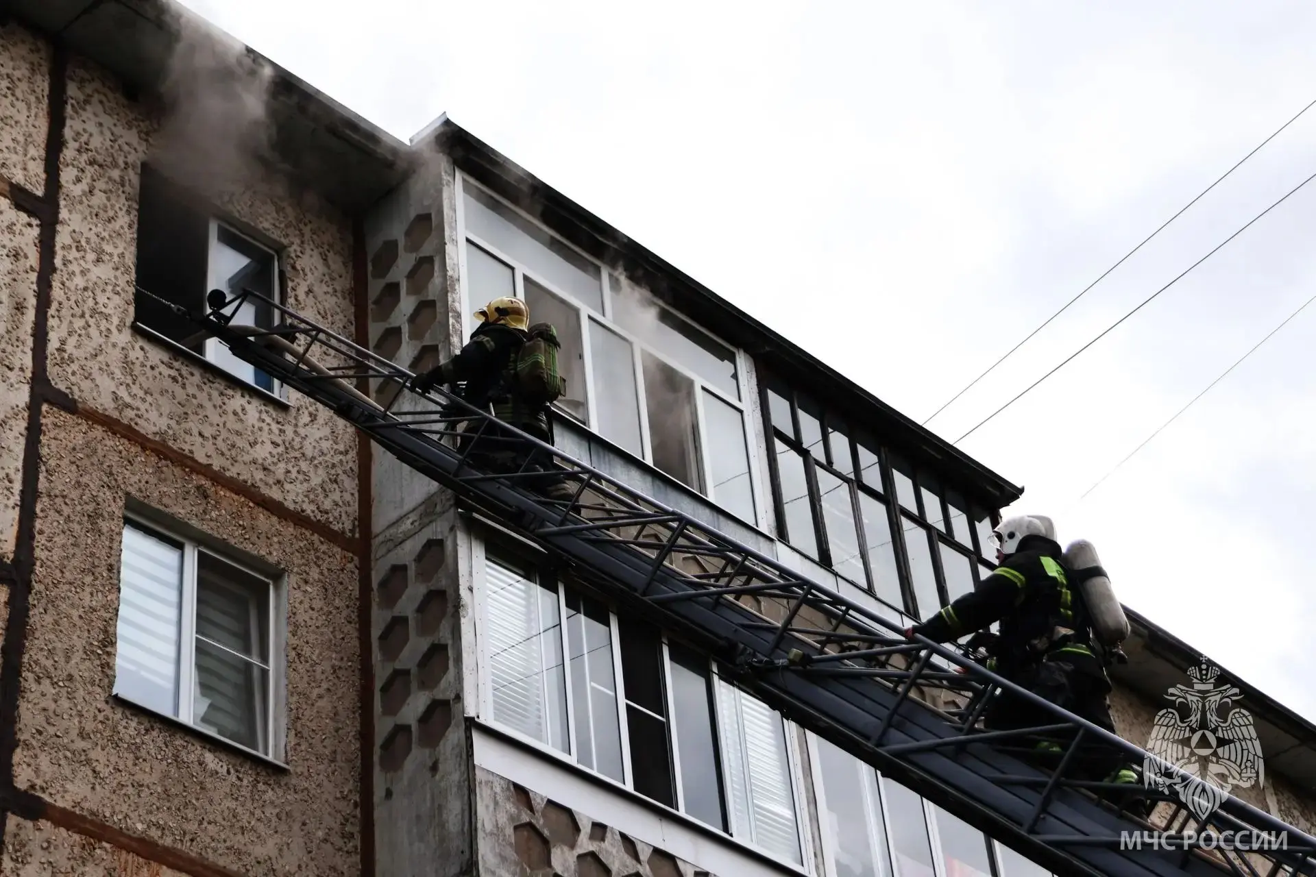 🚨🚒 В Иванове на пожаре спасли 10-летнего мальчика