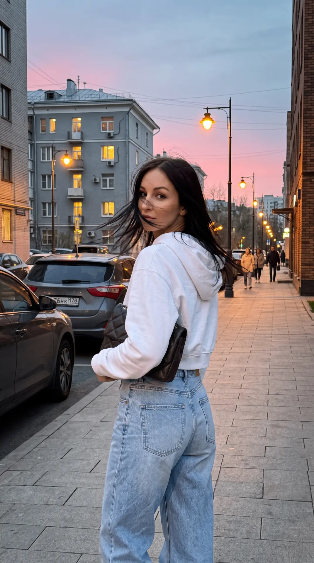 ИИ постепенно превращает обычные фото в фотосессии 😍