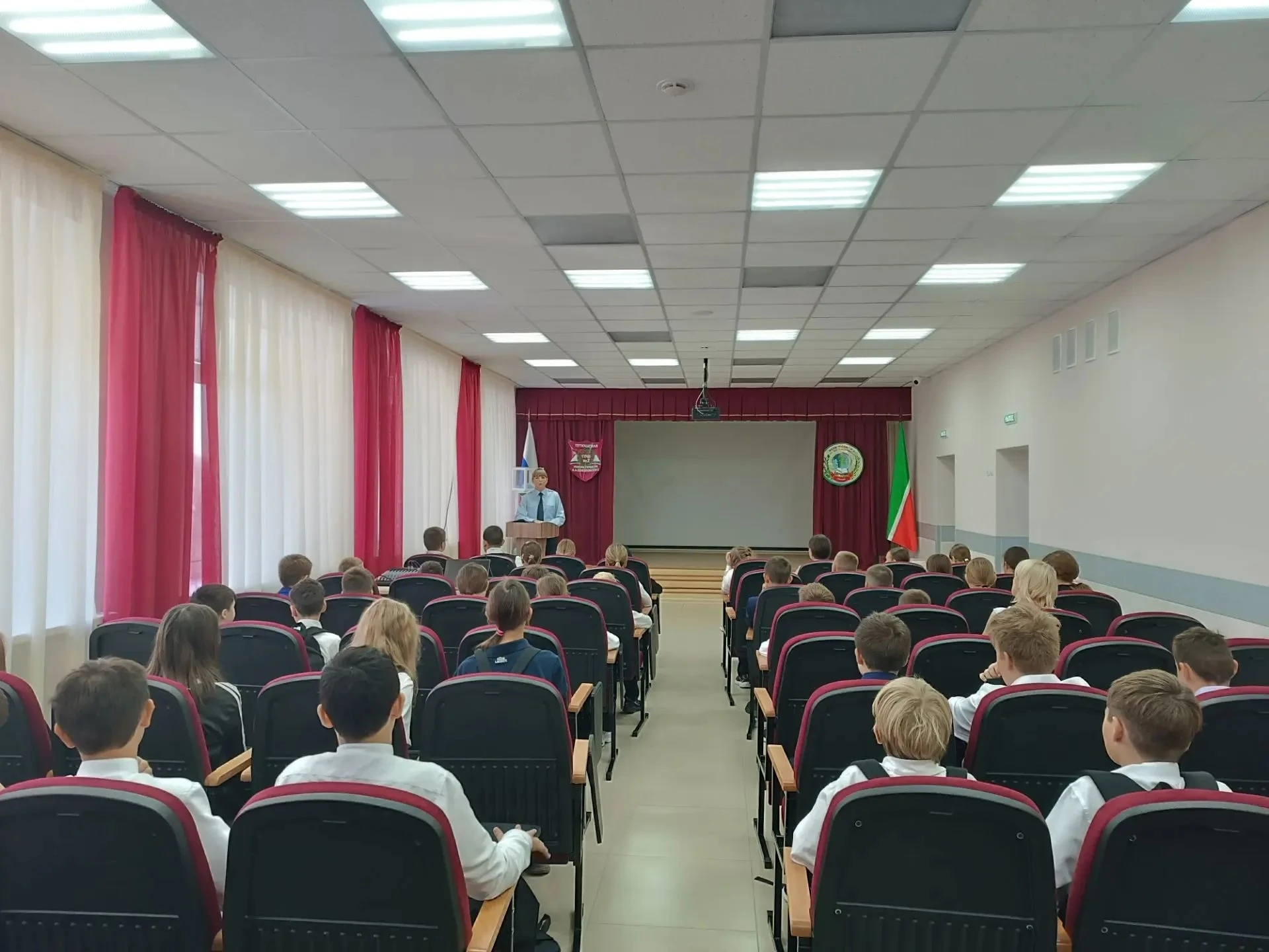 В рамках национального проекта «Молодёжь и дети» инспектор ПДН Петрова Ю. В. провела пр...