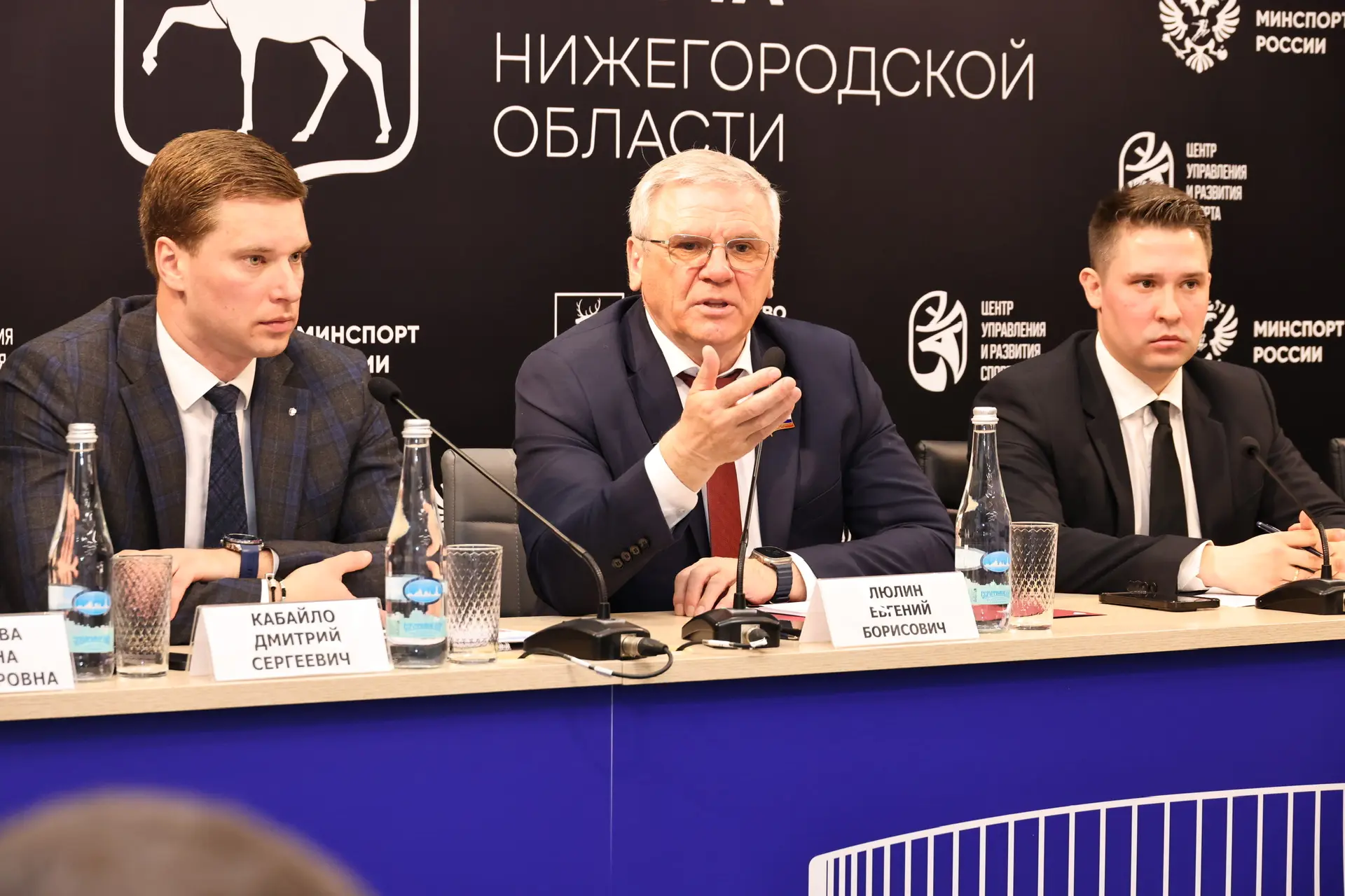 «Мин татарча сөйләшәм, ә син?» – «Я говорю по-татарски, а ты?»  С этой фразы сегодня начал свой докл