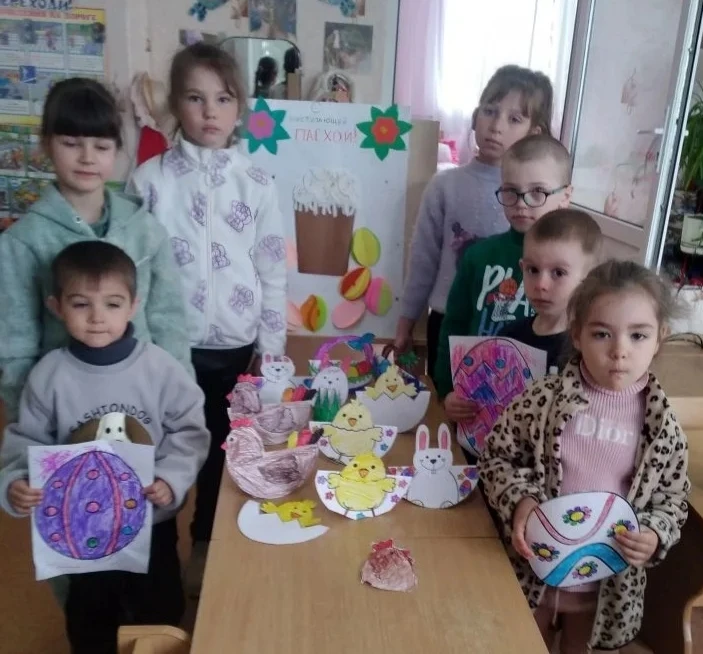 В нашем саду проведён "Праздник Светлой Пасхи" с целью знакомства детей с традициями ру...