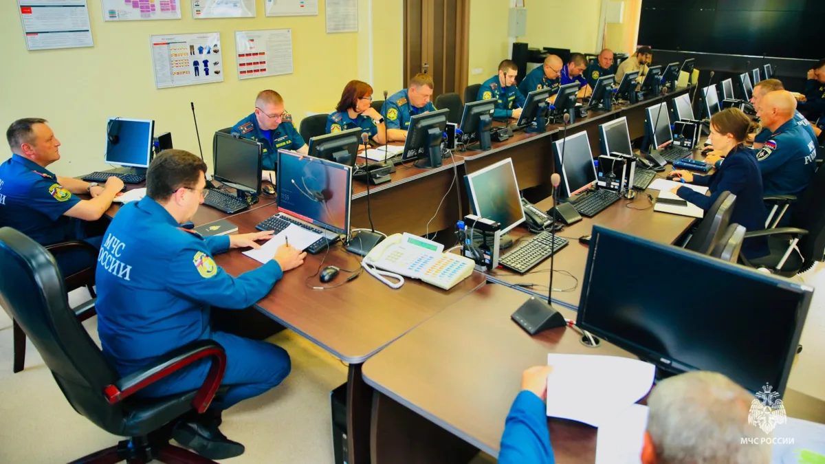 Спасатели Югры отработали условное столкновение судов на Оби