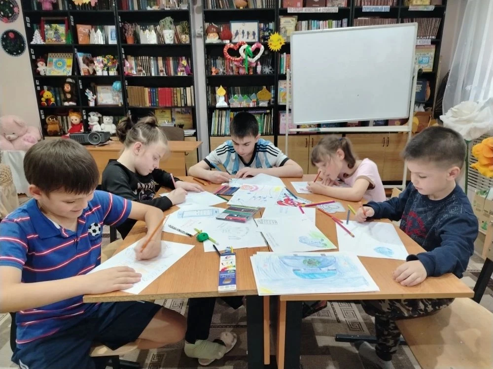 ✨ Сегодня наши ребята приняли участие в конкурсе рисунков «Детский телефон доверия»! 🎨
