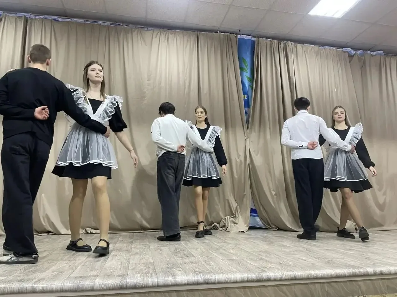 Школьный фестиваль музыкально-литературной композиции «Голос Памяти» прошёл среди 5-11 классов. «Гол